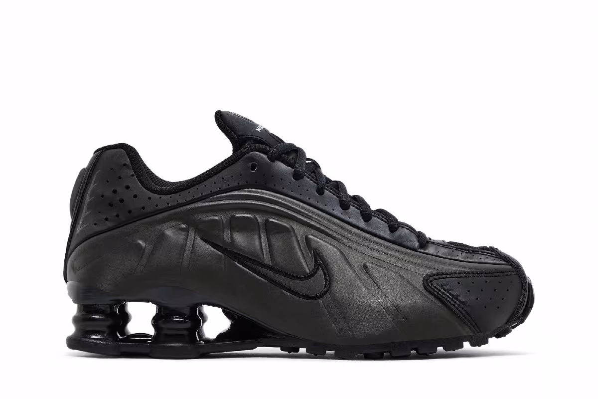 Nike Shox R4 GS Triple Black, view 2