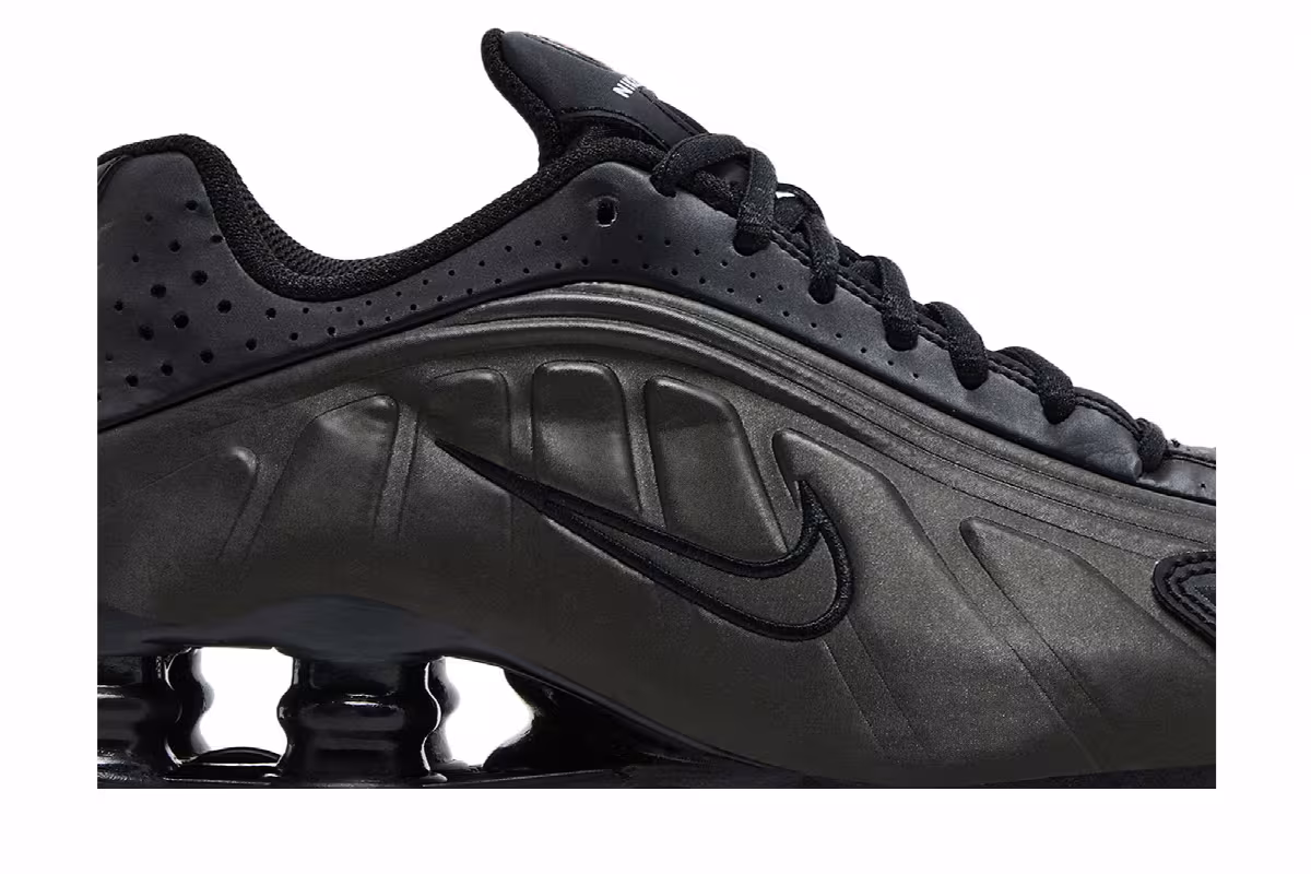 Nike Shox R4 GS Triple Black, view 3