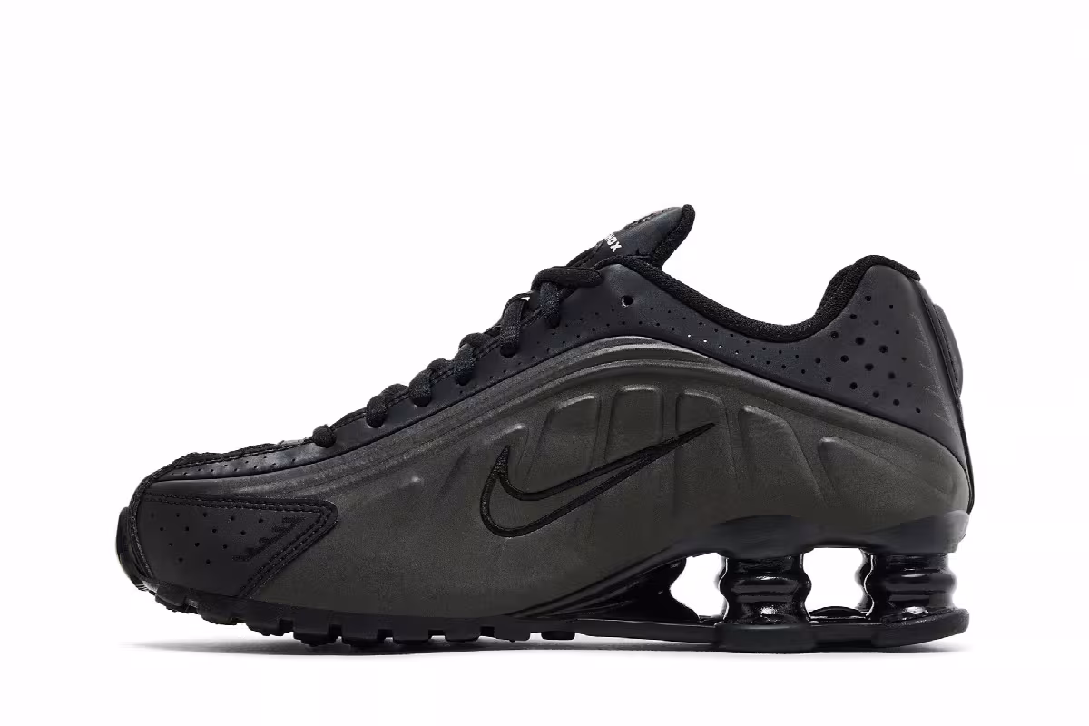 Nike Shox R4 GS Triple Black, view 4