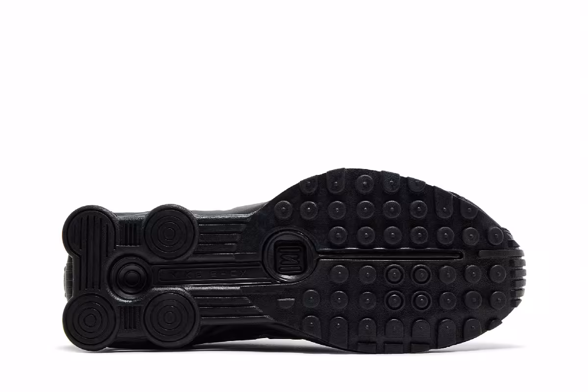 Nike Shox R4 GS Triple Black, view 5