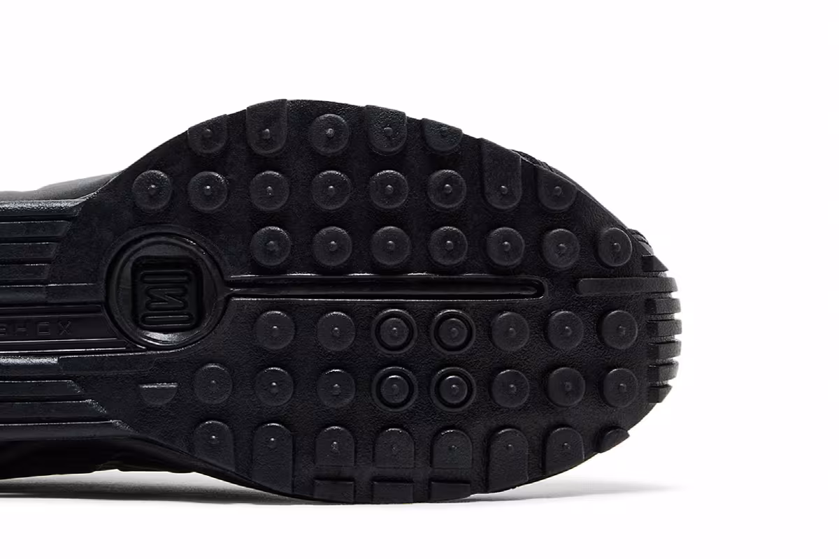 Nike Shox R4 GS Triple Black, view 6