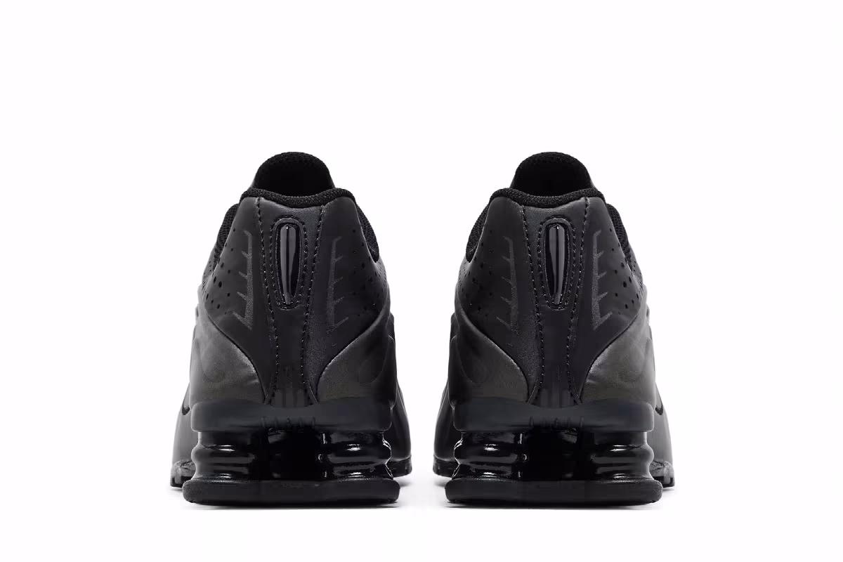 Nike Shox R4 GS Triple Black, view 7