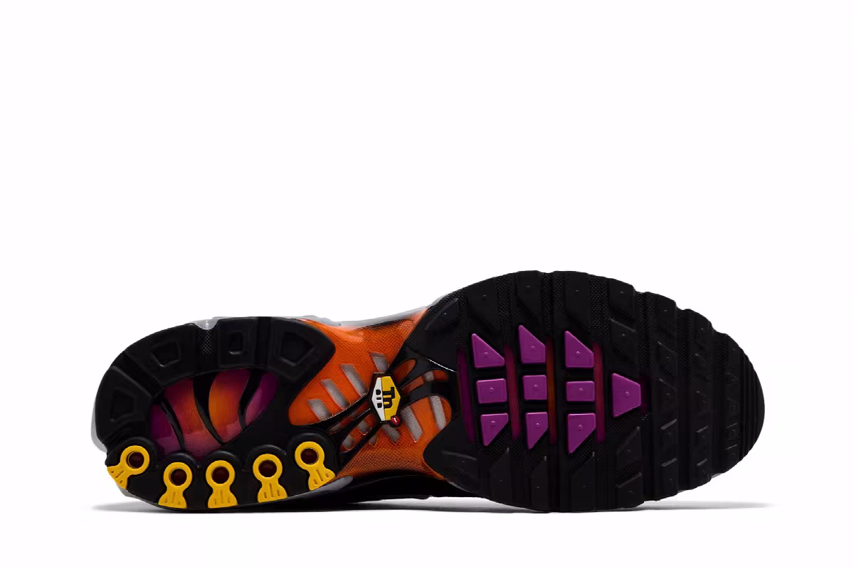 Nike Air Max Plus Total Orange Vivid Purple, view 5