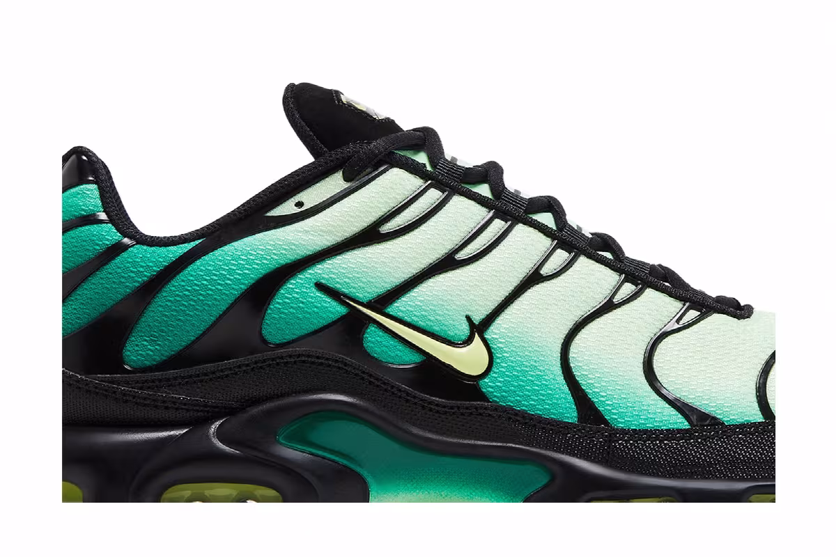 Nike Air Max Plus Vapor Green Gradient, view 3