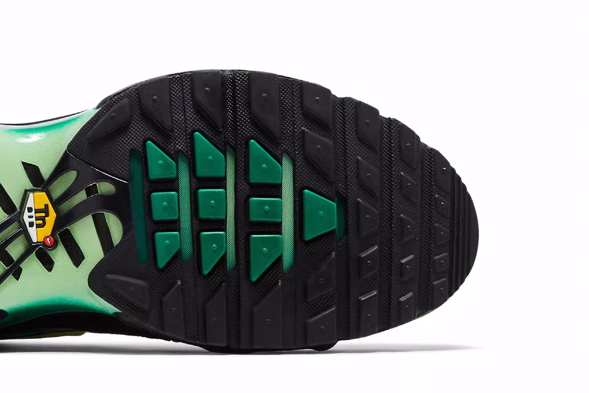Nike Air Max Plus Vapor Green Gradient, view 6