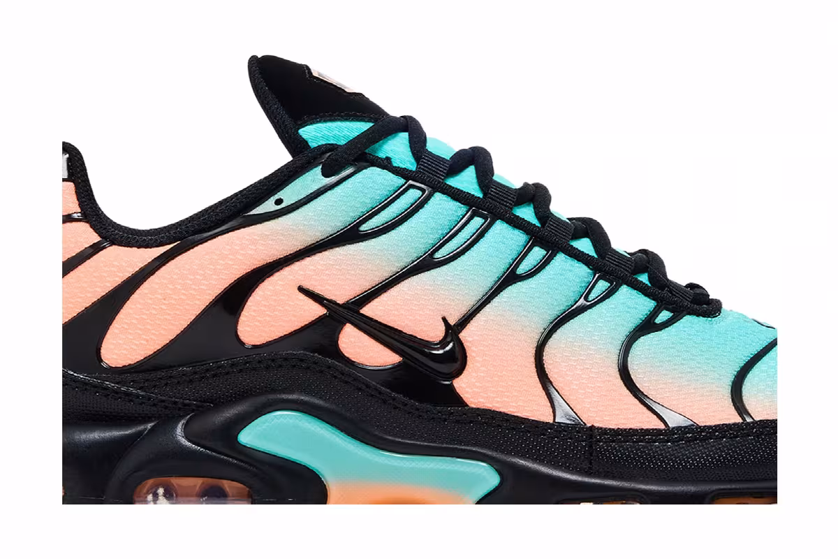 Nike Air Max Plus Aurora Green Orange Pulse, view 3