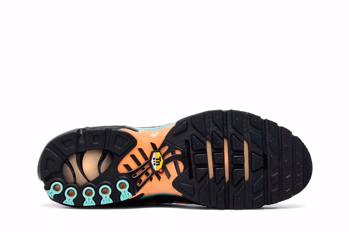 Nike Air Max Plus Aurora Green Orange Pulse, view 5
