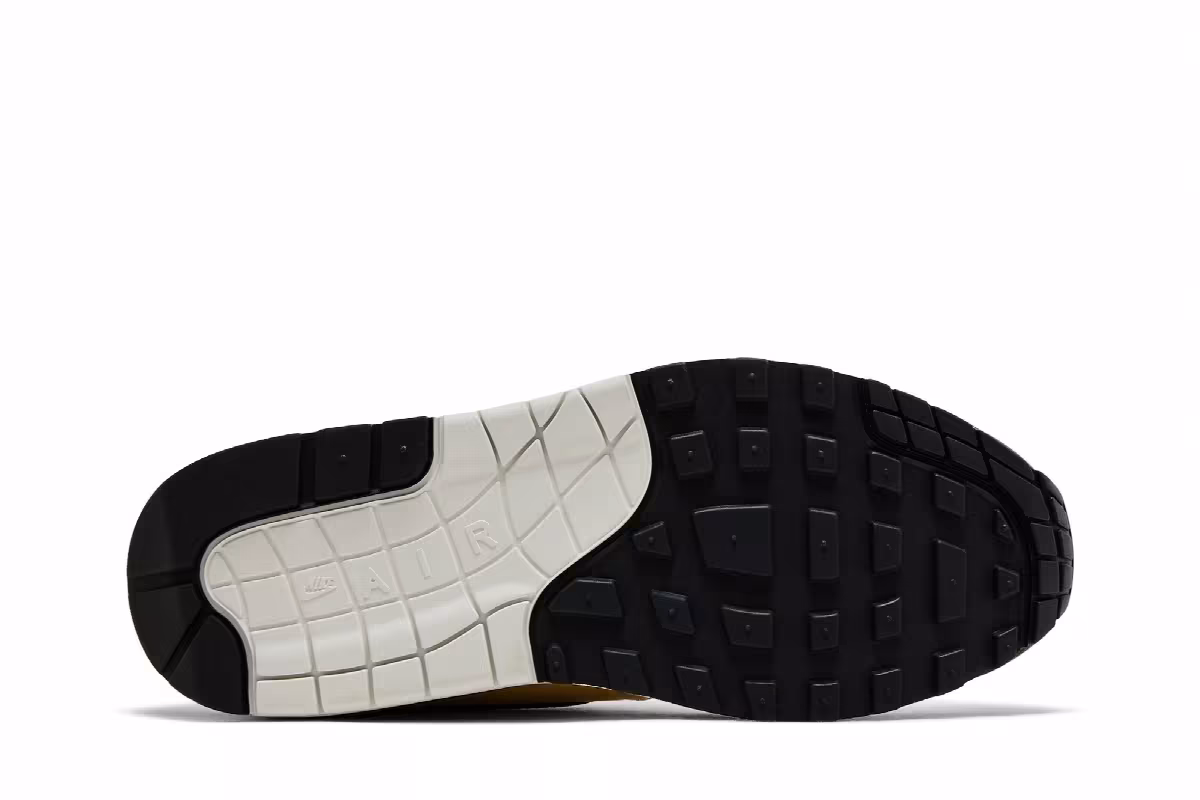 Nike Women's Air Max 1 Saturn Gold Black, view 5