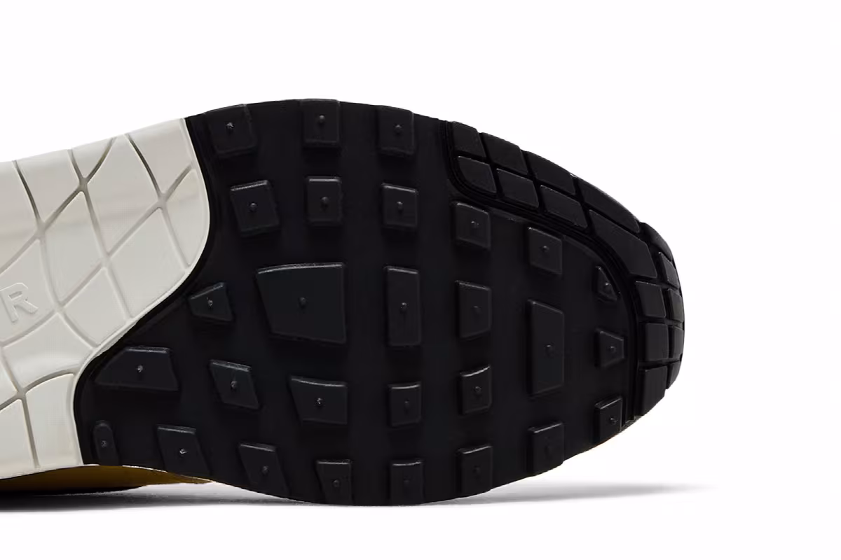 Nike Women's Air Max 1 Saturn Gold Black, view 6