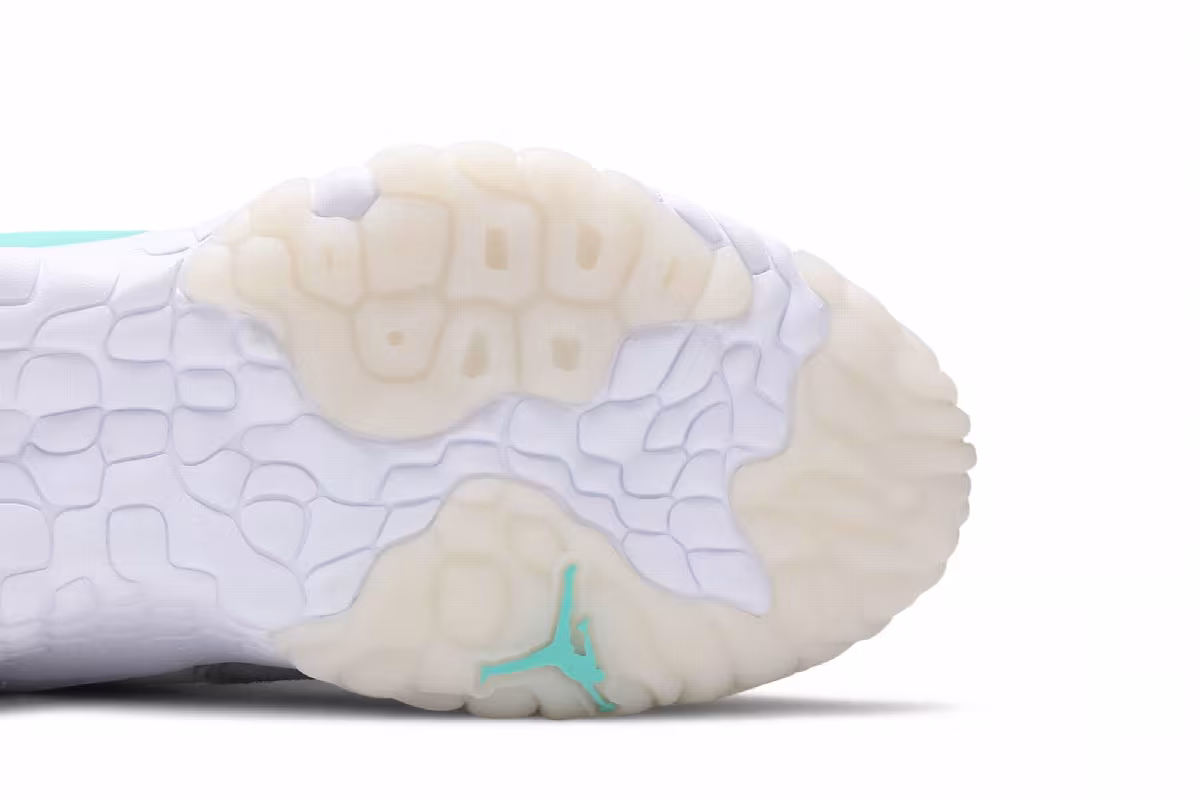 Air Jordan Delta 2 Platinum Grape Ice, view 6