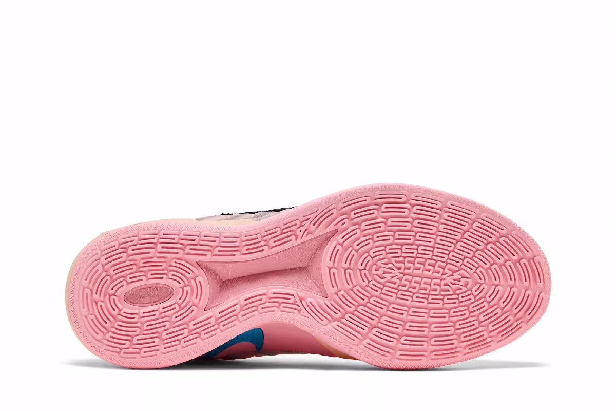Nike Women's Sabrina 3 Twin, view 5