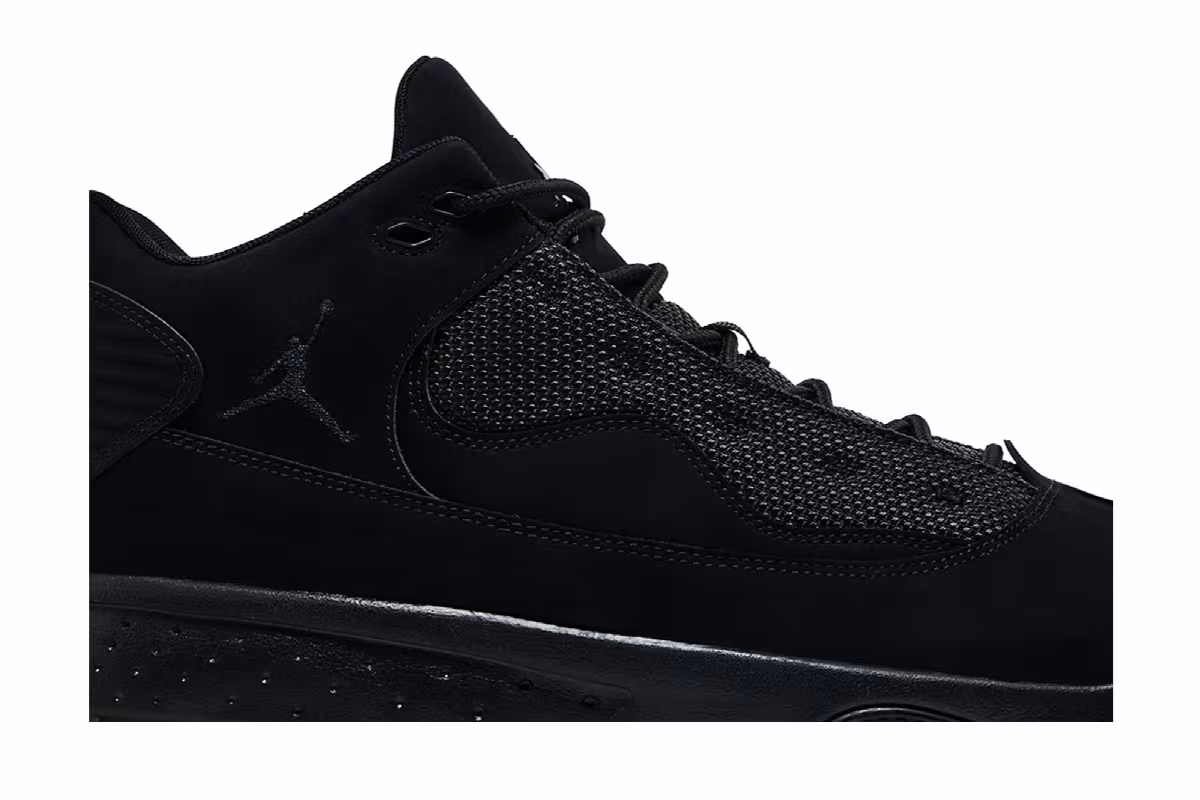 Air Jordan Max Aura 2 Black, view 3