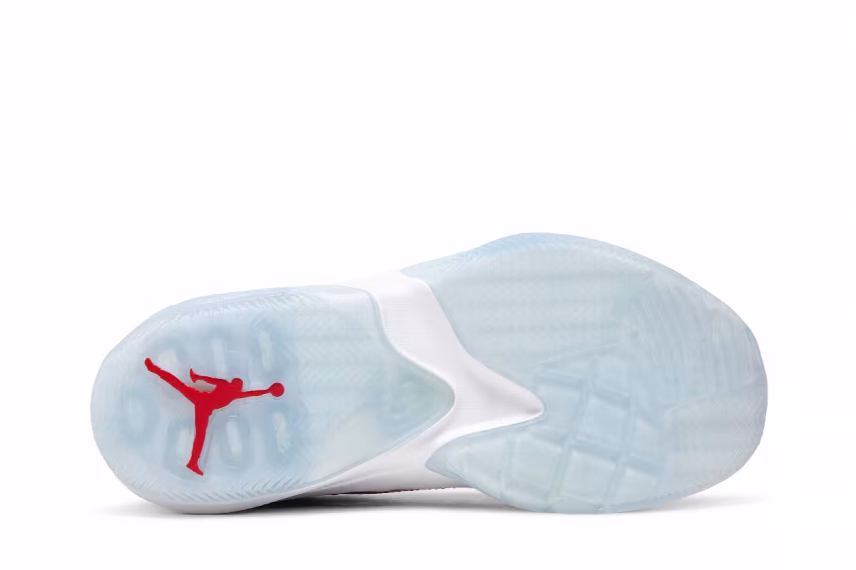 Air Jordan Max Aura 3 GS University Red, view 5