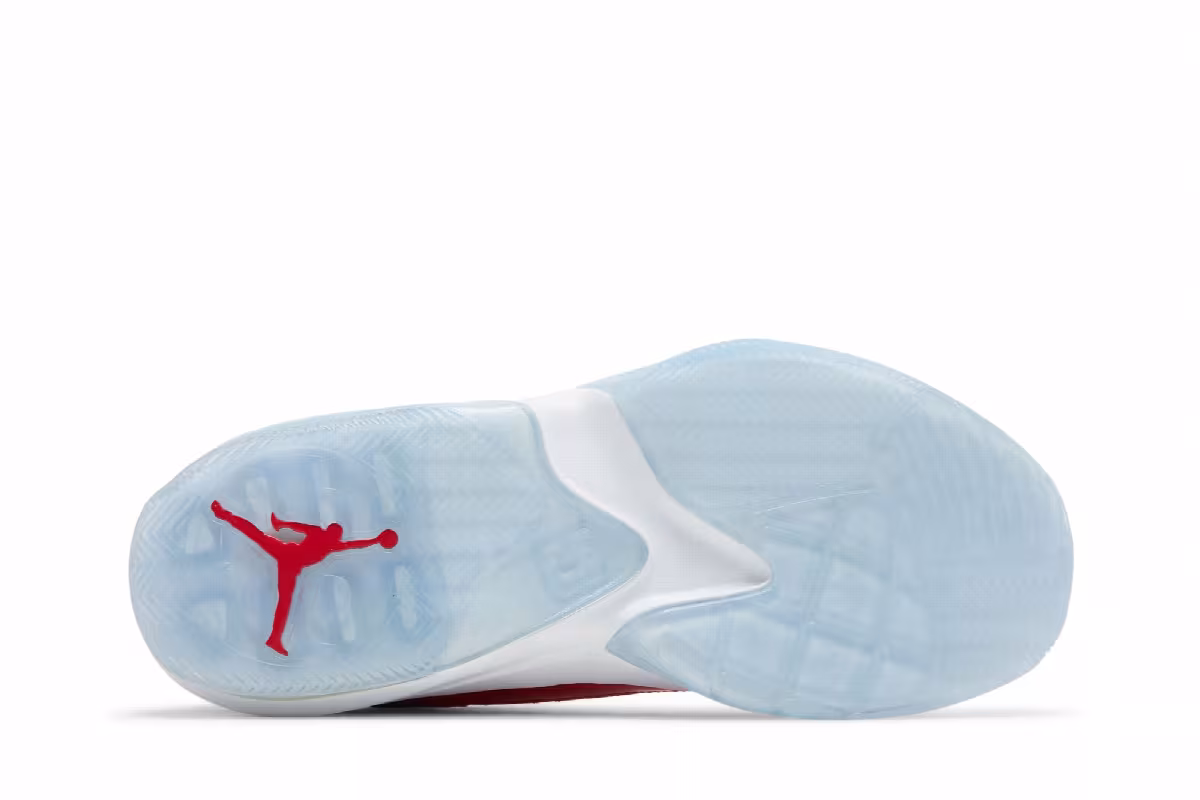 Air Jordan Max Aura 3 University Red, view 5