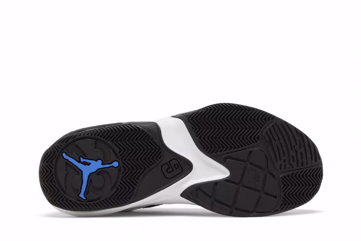Air Jordan Max Aura 3 Black White Rush Pink, view 5