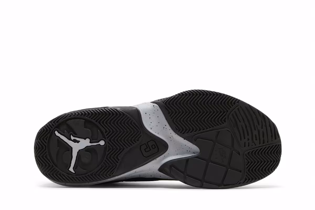 Air Jordan Max Aura 3 Black Wolf Grey, view 5