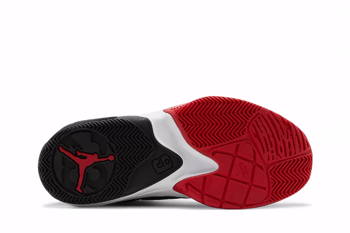 Air Jordan Max Aura 3 GS Bred, view 5