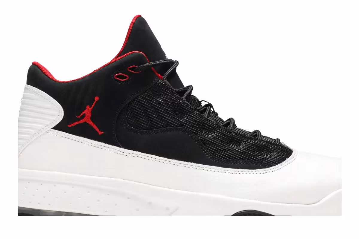 Air Jordan Max Aura 2 White Black, view 3