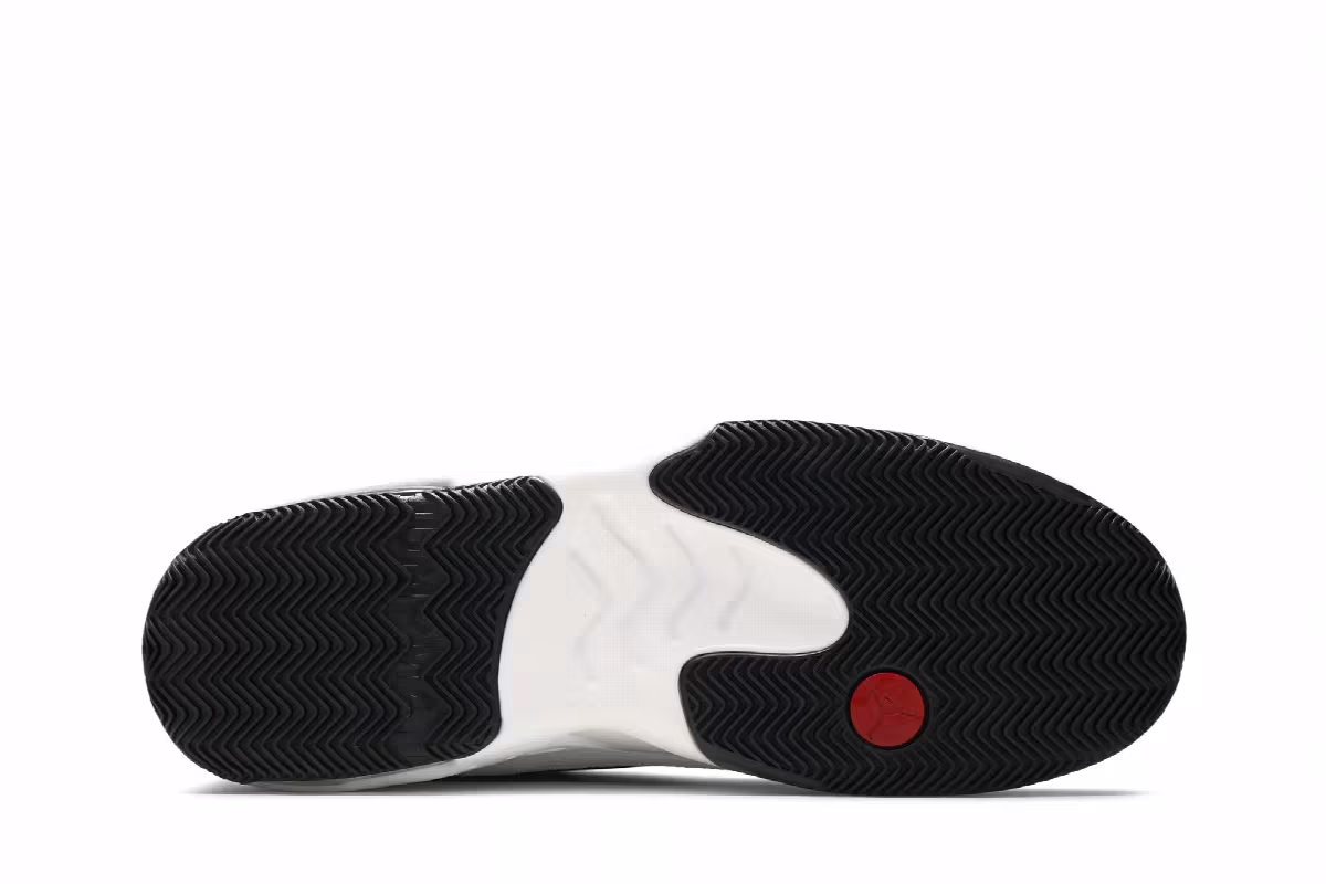 Air Jordan Max Aura 2 White Black, view 5