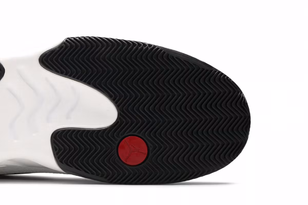 Air Jordan Max Aura 2 White Black, view 6
