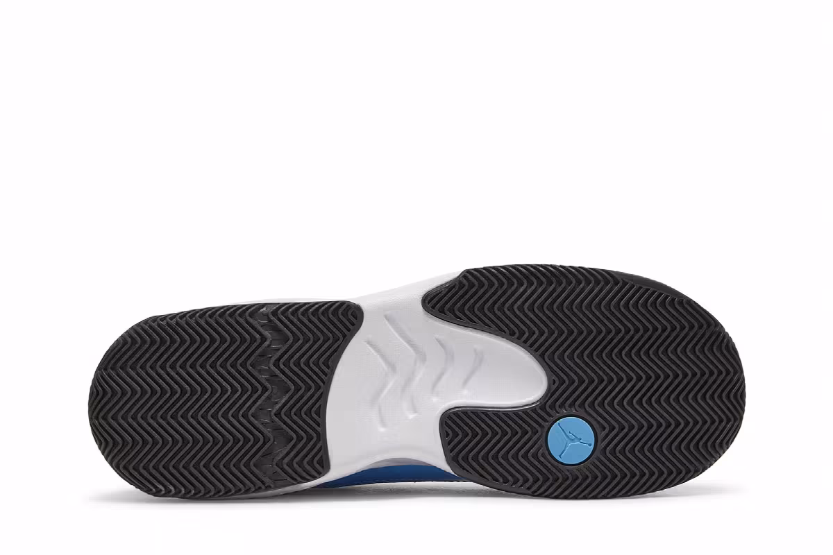 Air Jordan Max Aura 2 GS Black University Blue, view 5
