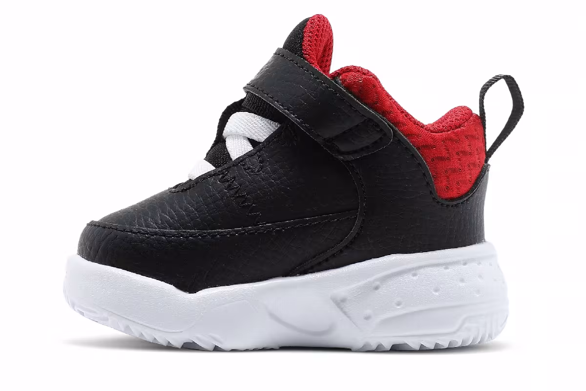 Air Jordan Max Aura 3 TD Bred, view 4