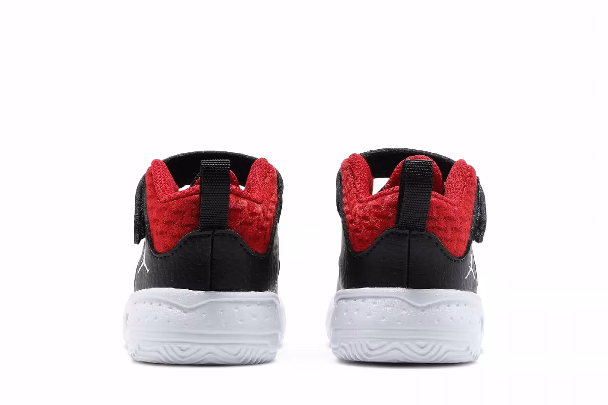 Air Jordan Max Aura 3 TD Bred, view 7