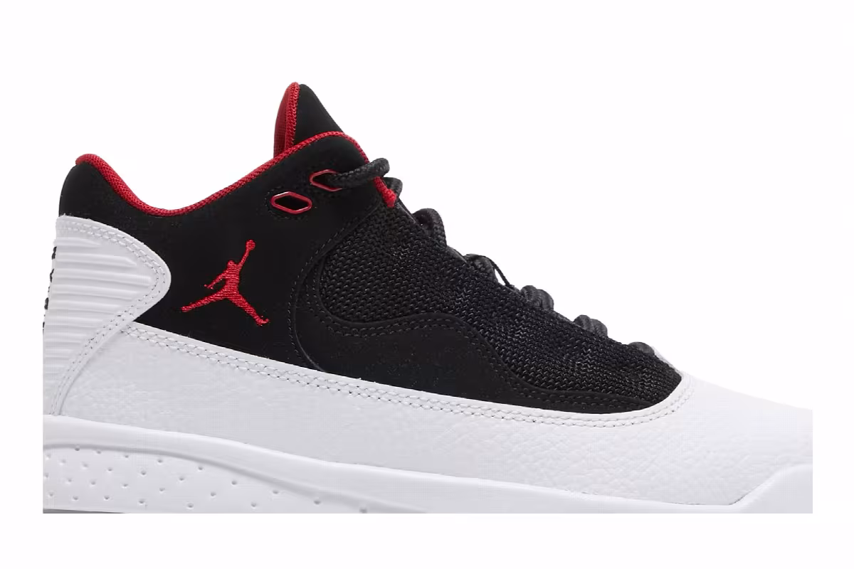Air Jordan Max Aura 2 GS White Black, view 3
