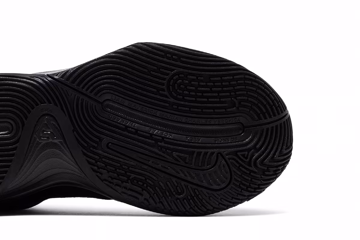 Nike Giannis Immortality 4 Triple Black, view 6