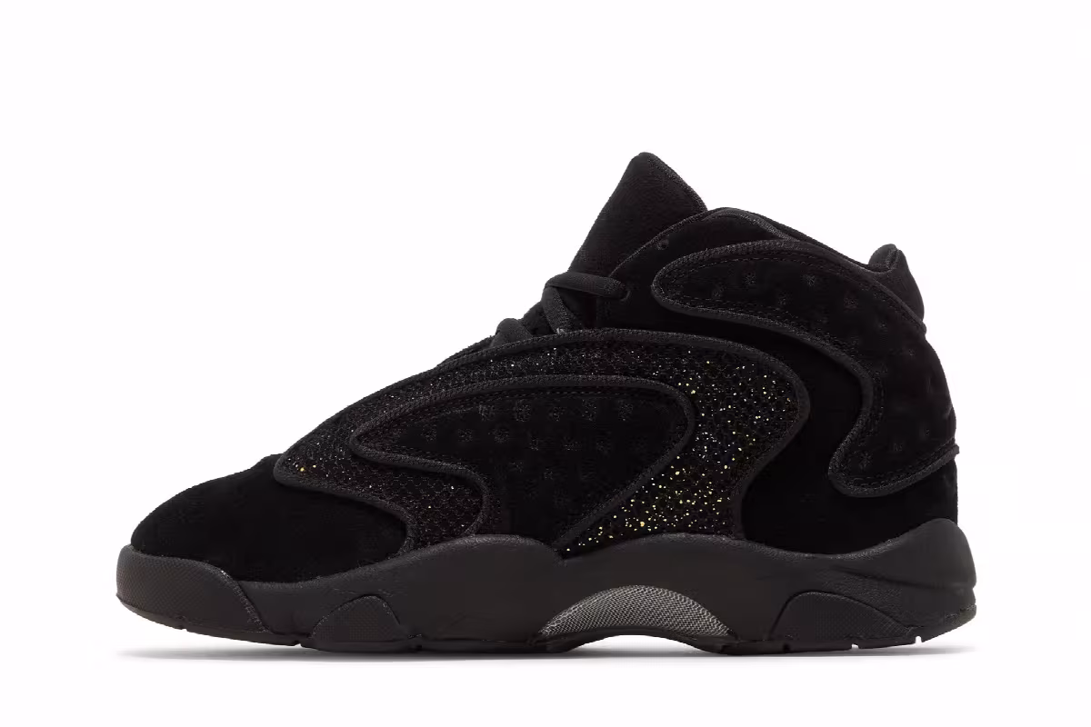 Women's Air Jordan OG Black Metallic Gold, view 4