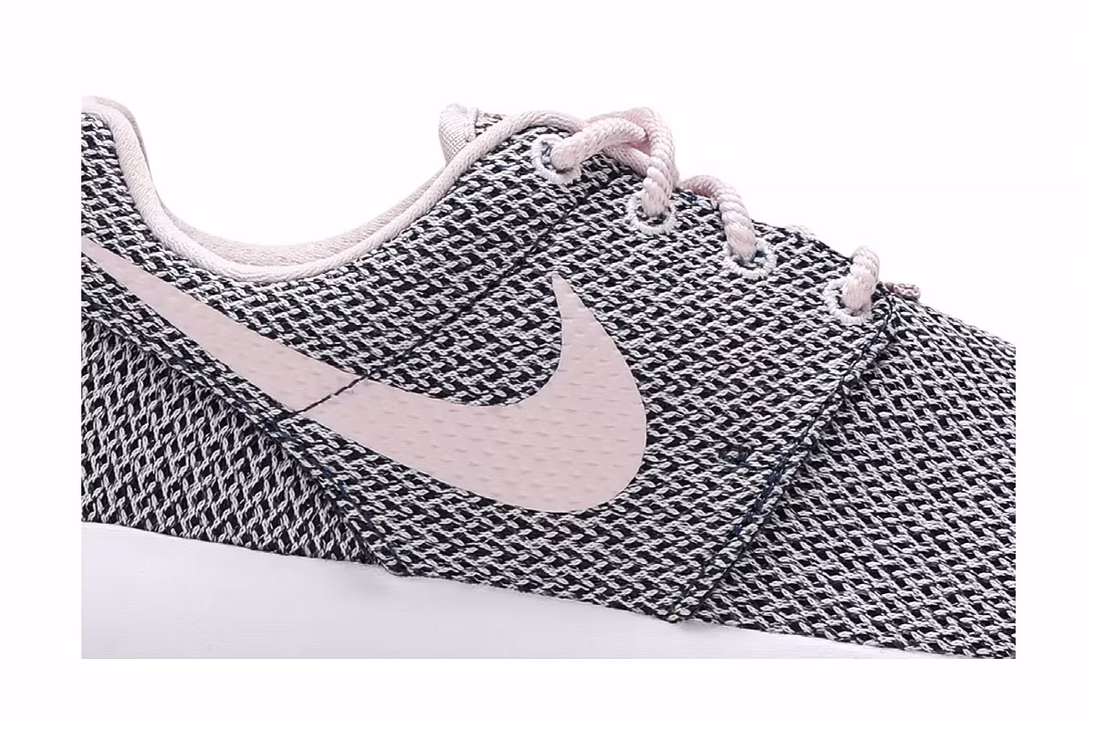 Nike Roshe One GS Barely Rose, view 3