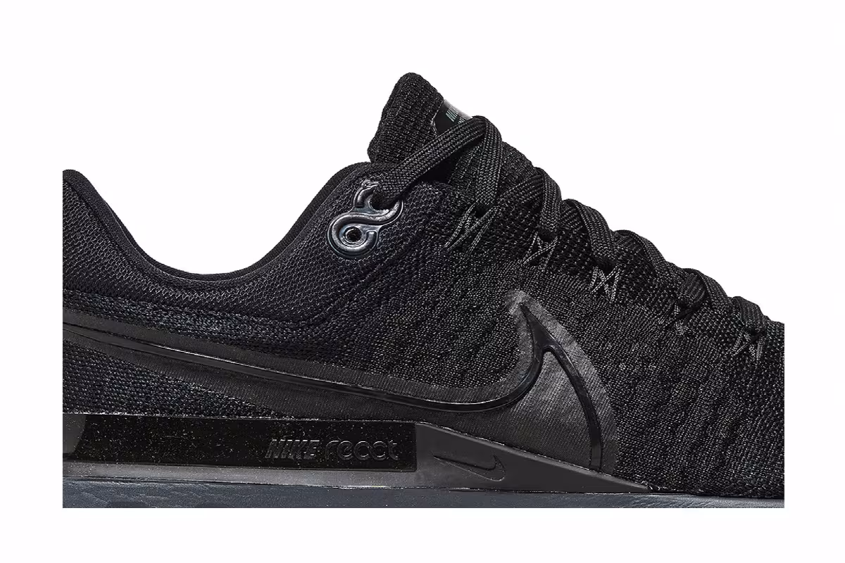 Nike React Infinity Run Flyknit 2 Triple Black, view 3