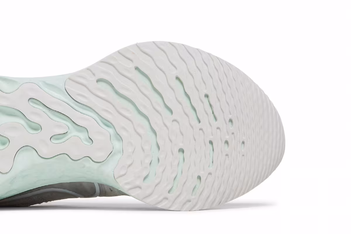 Nike Women's React Infinity Run Flyknit 2 Platinum Tint, view 6