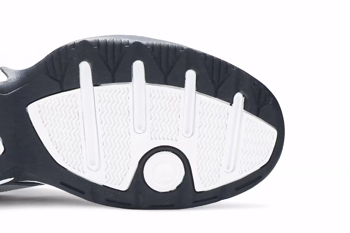 Nike Air Monarch IV 4E Wide, view 6
