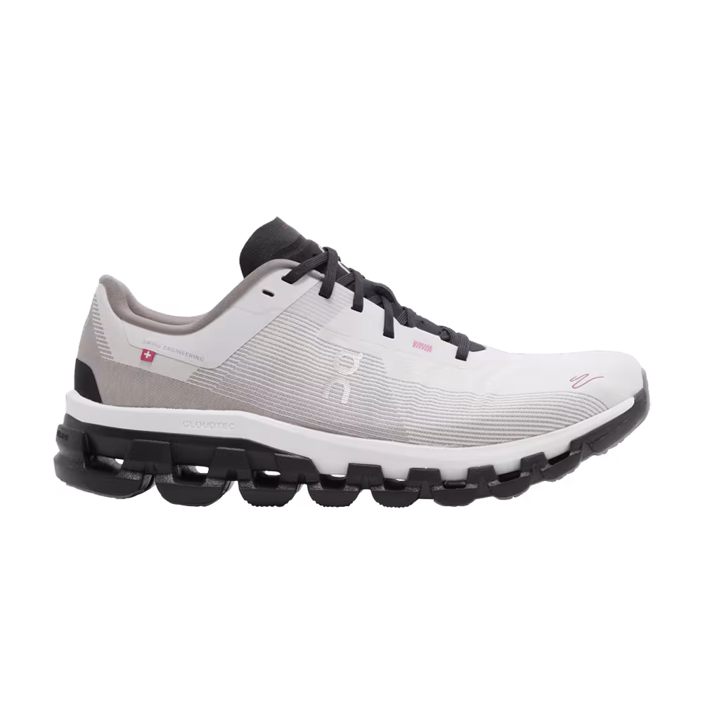 ON Cloudflow 4 DISTANCE White Black