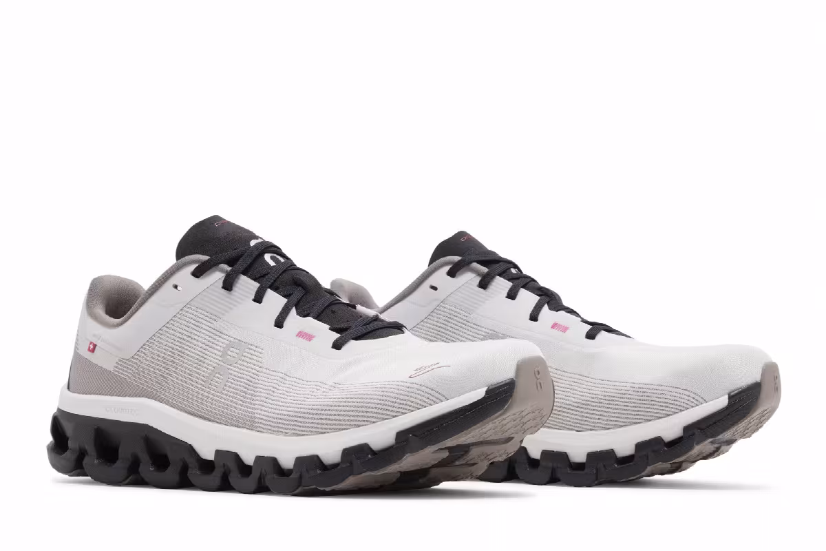 ON Cloudflow 4 DISTANCE White Black, view 9