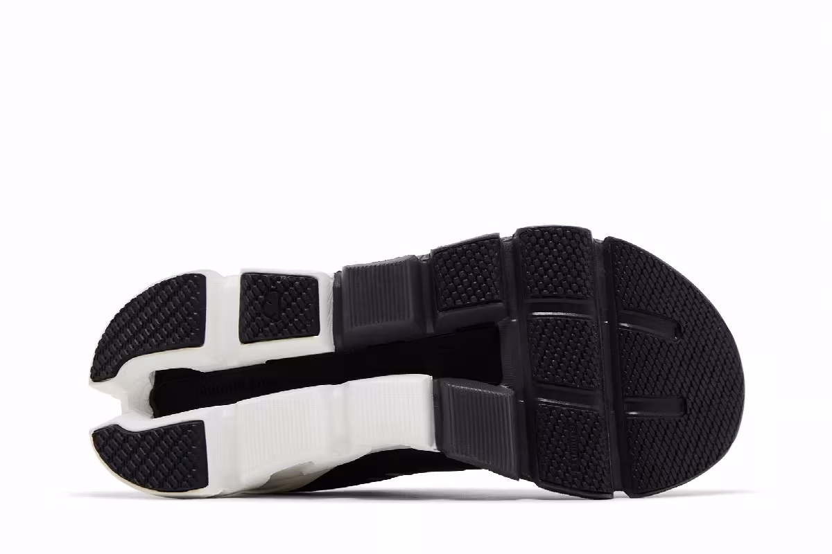 ON Women's Cloudflyer 4 Black White, view 5