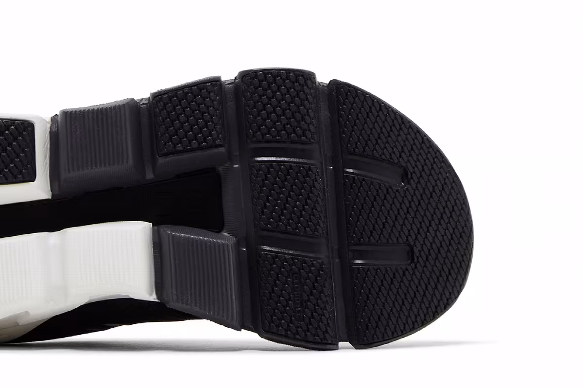 ON Women's Cloudflyer 4 Black White, view 6
