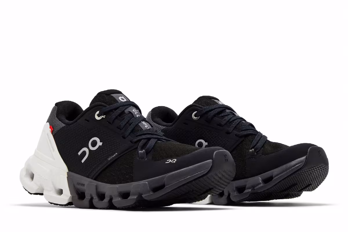 ON Women's Cloudflyer 4 Black White, view 9