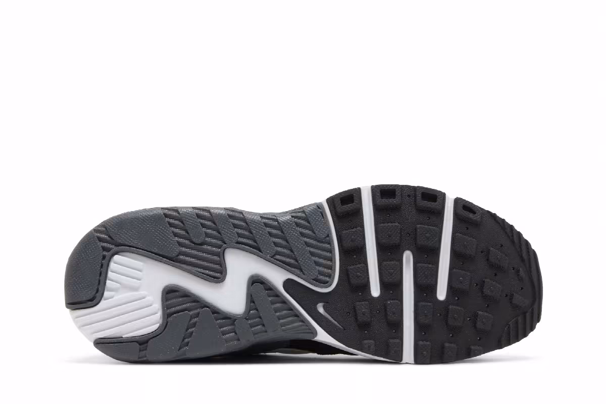 Nike Women's Air Max Excee Black, view 5