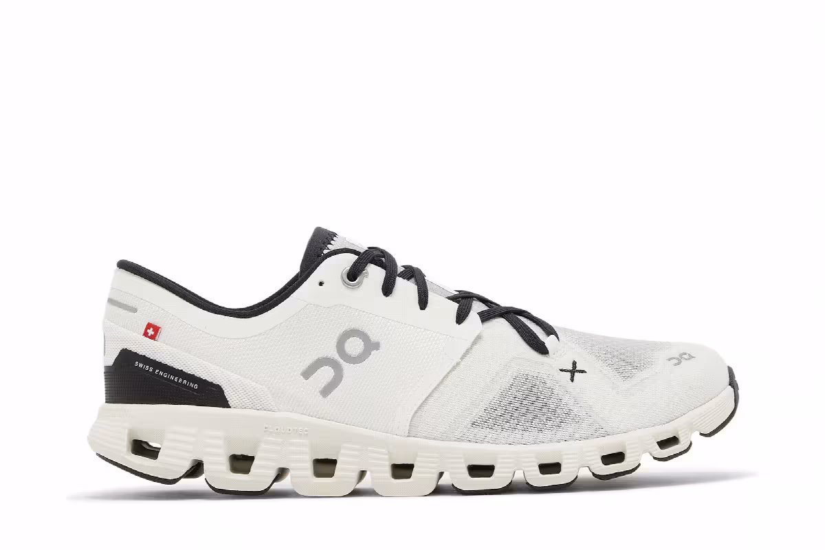 ON Women's Cloud X 3 White Black, view 2