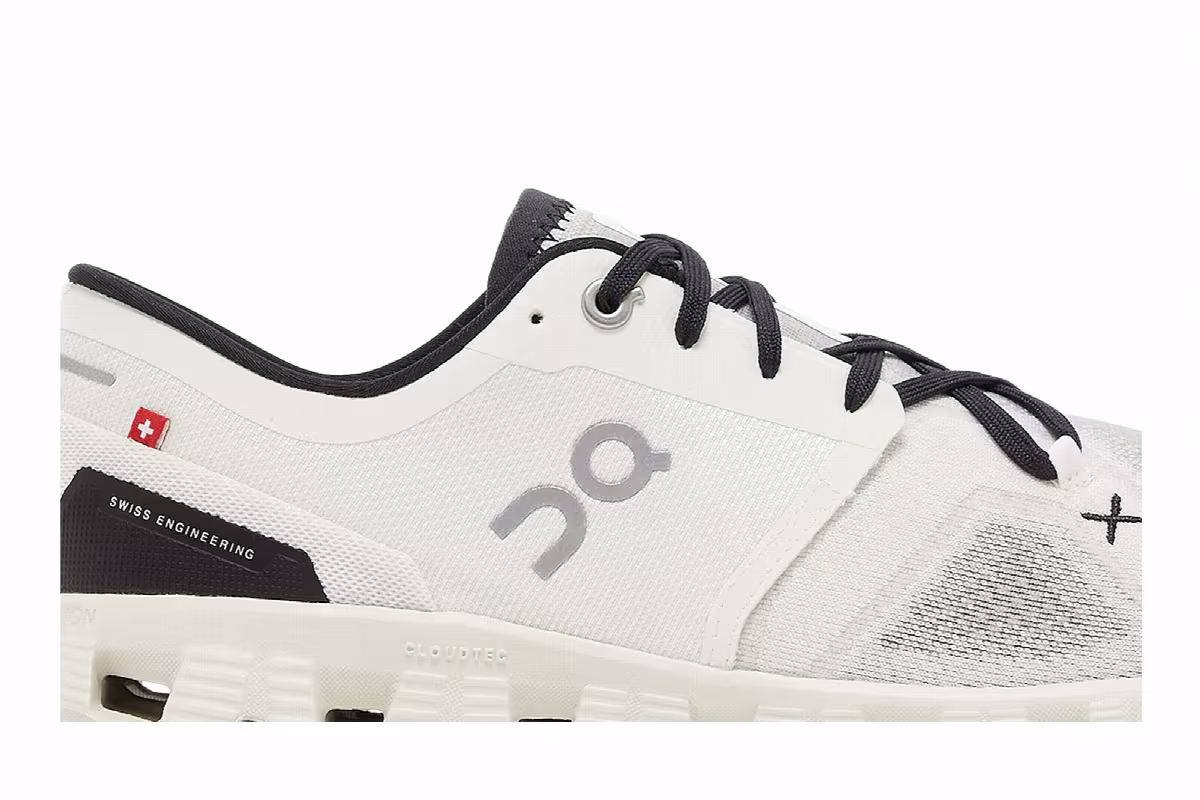 ON Women's Cloud X 3 White Black, view 3
