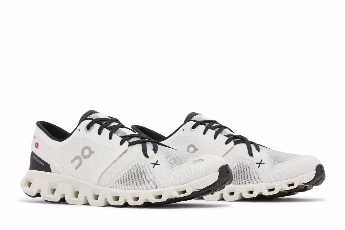 ON Women's Cloud X 3 White Black, view 9
