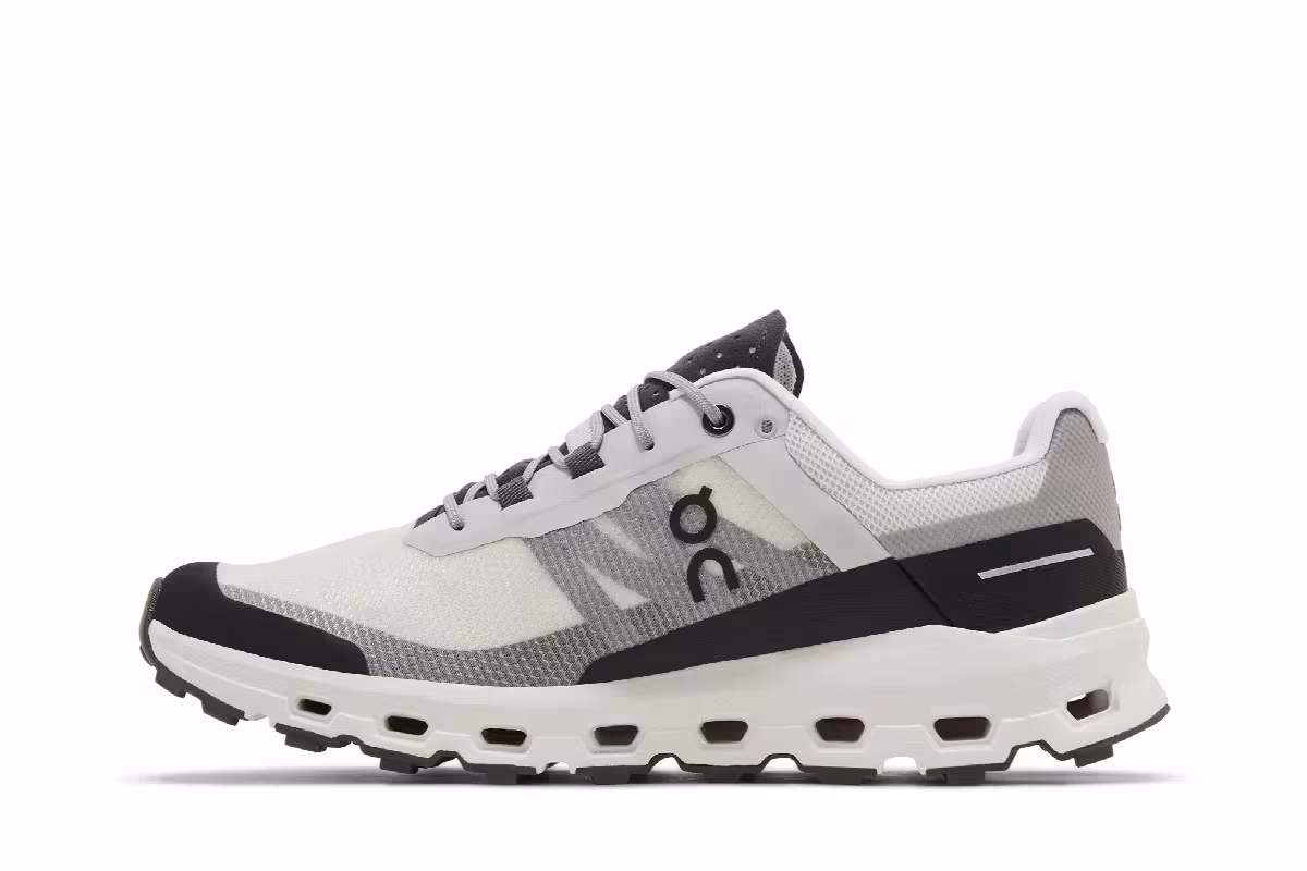 ON Women's Cloudvista Glacier Black, view 4