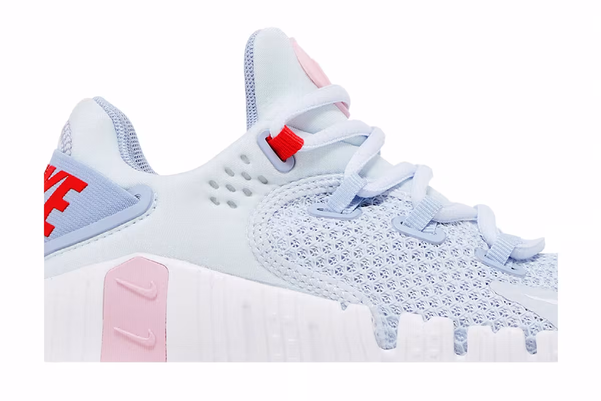 Nike Women's Free Metcon 4 Football Grey Soft Pink, view 3