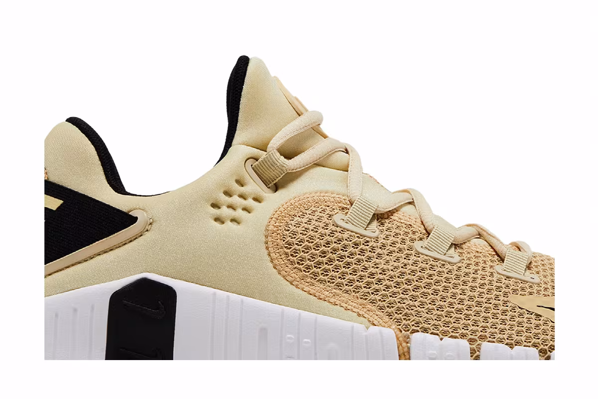 Nike Free Metcon 4 Vegas Gold, view 3