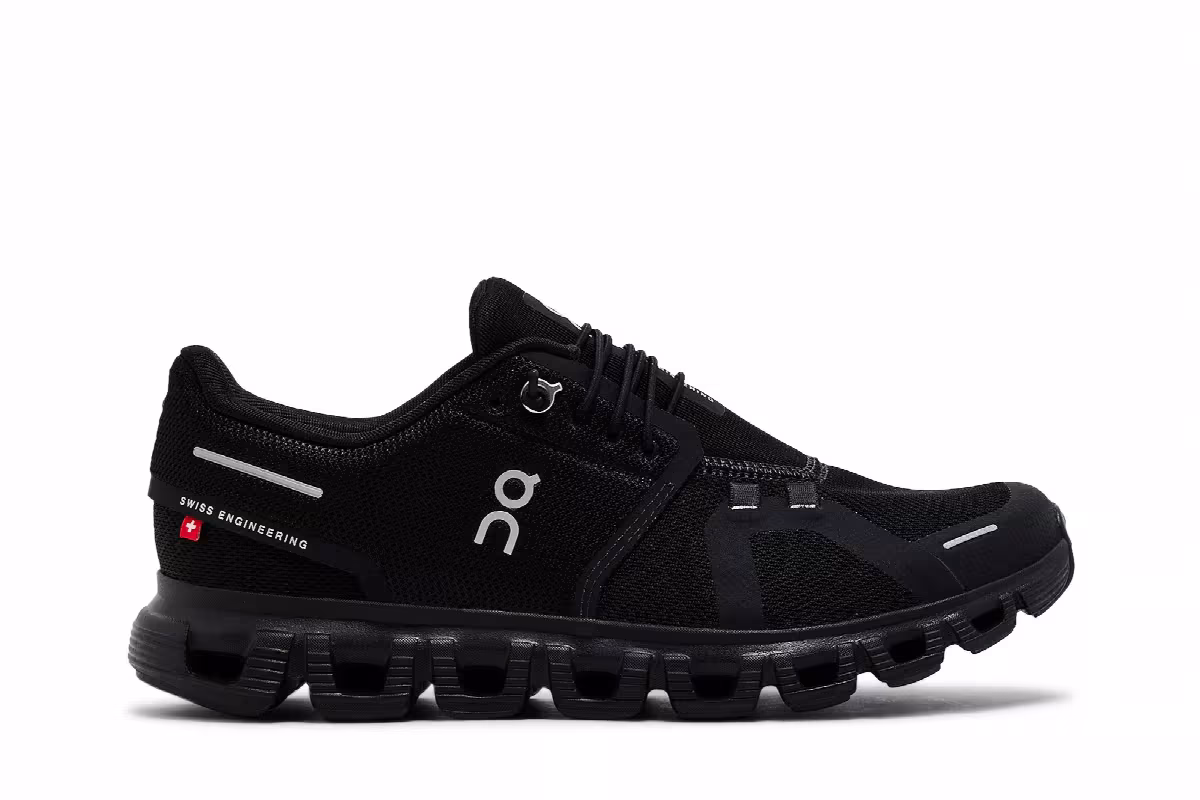 ON Women's Cloud 6 Triple Black, view 2
