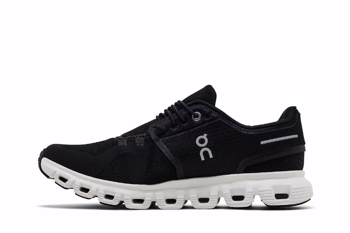 ON Women's Cloud 6 Black White, view 4