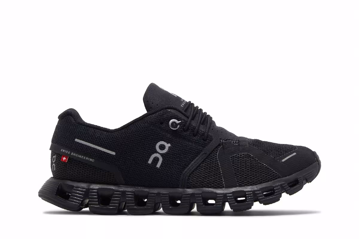 ON Women's Cloud 5 Black, view 2