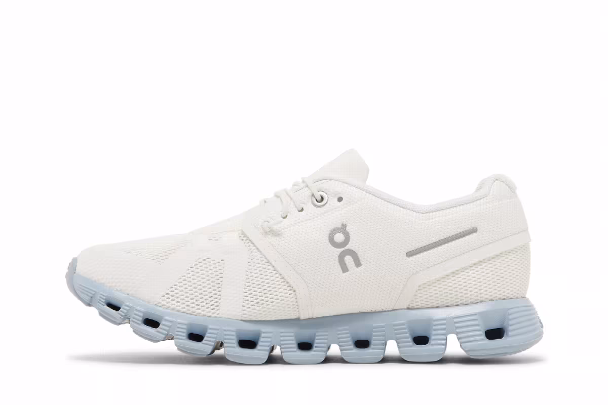 ON Women's Cloud 5 White Chambray, view 4